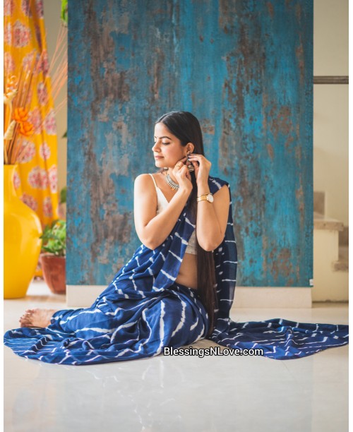 Blue And White Chiffon Lahariya Saree